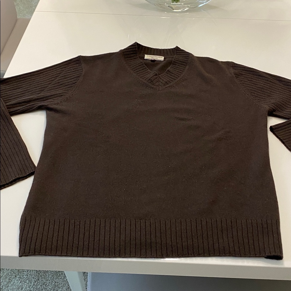 Women’s 100% Cashmere Brown V-Neck Sweater, worn once. Size M.